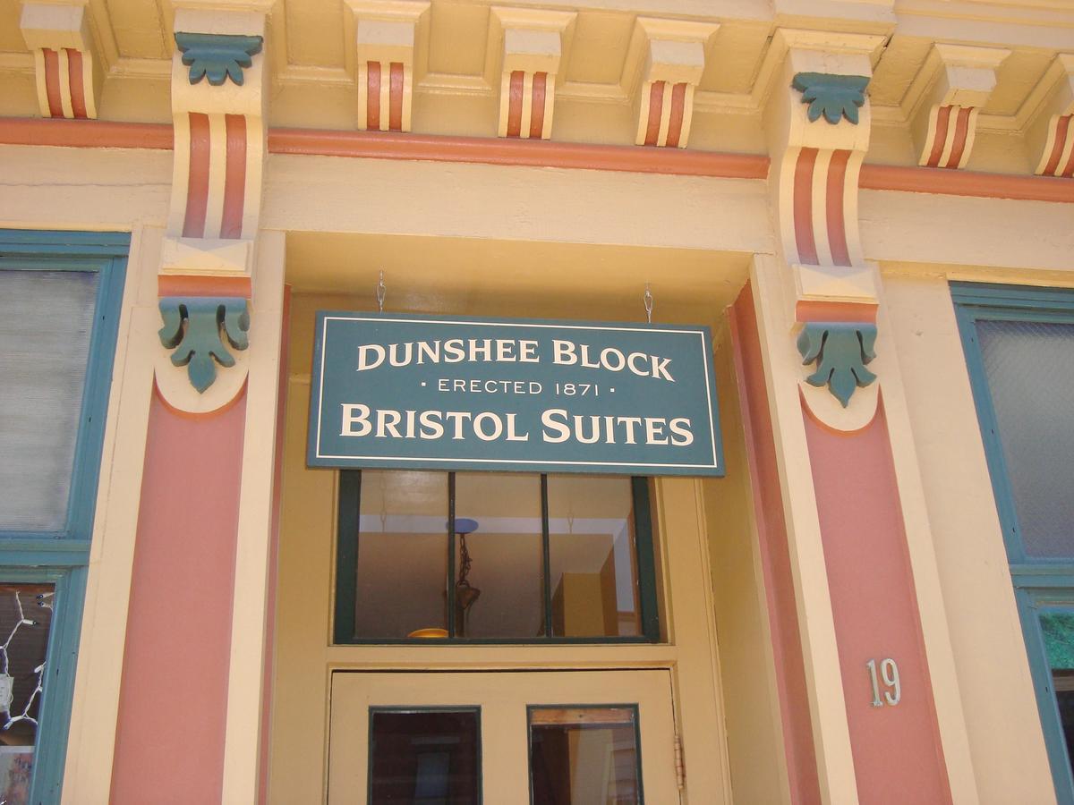 Bristol Suites 외부 사진